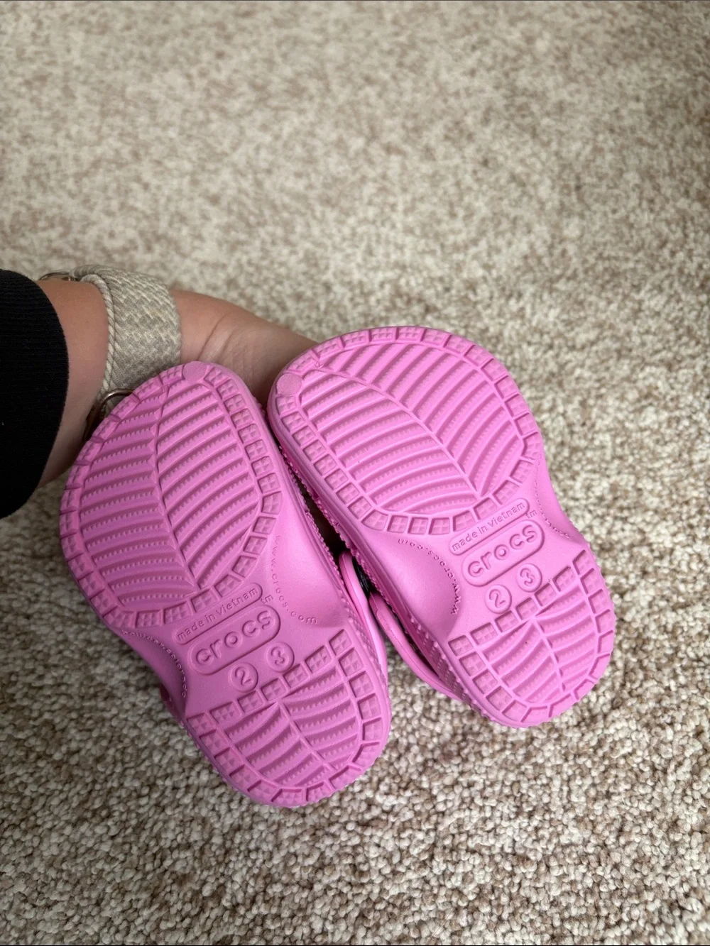 CROCS Kids Classic Clog in Bright Pink